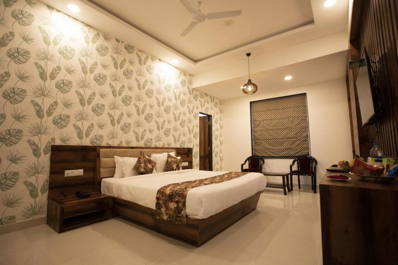 Hotel Bhairav Bagh With Swimming Pool อุเดเปอร์ ภายนอก รูปภาพ
