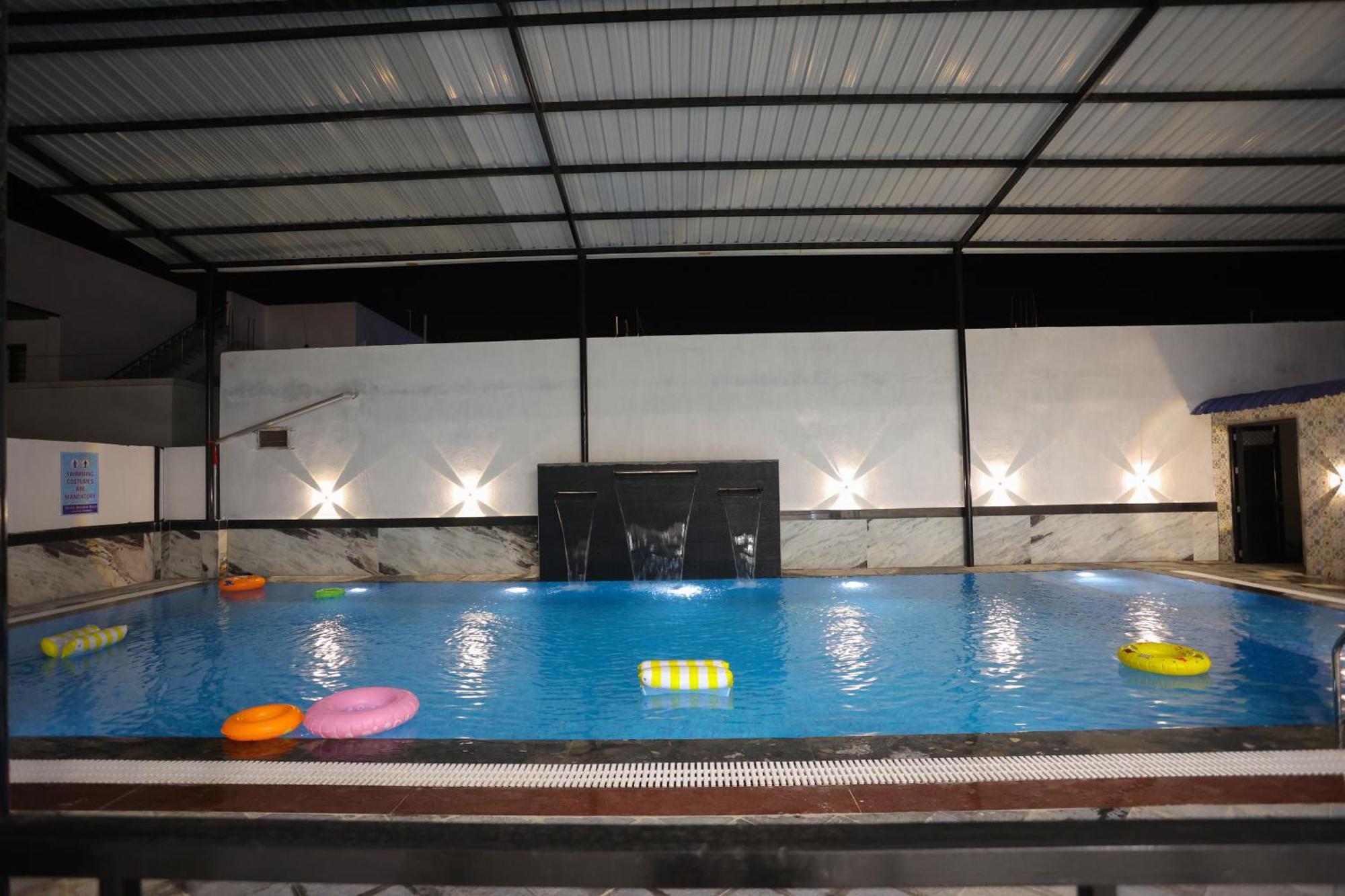 Hotel Bhairav Bagh With Swimming Pool อุเดเปอร์ ภายนอก รูปภาพ